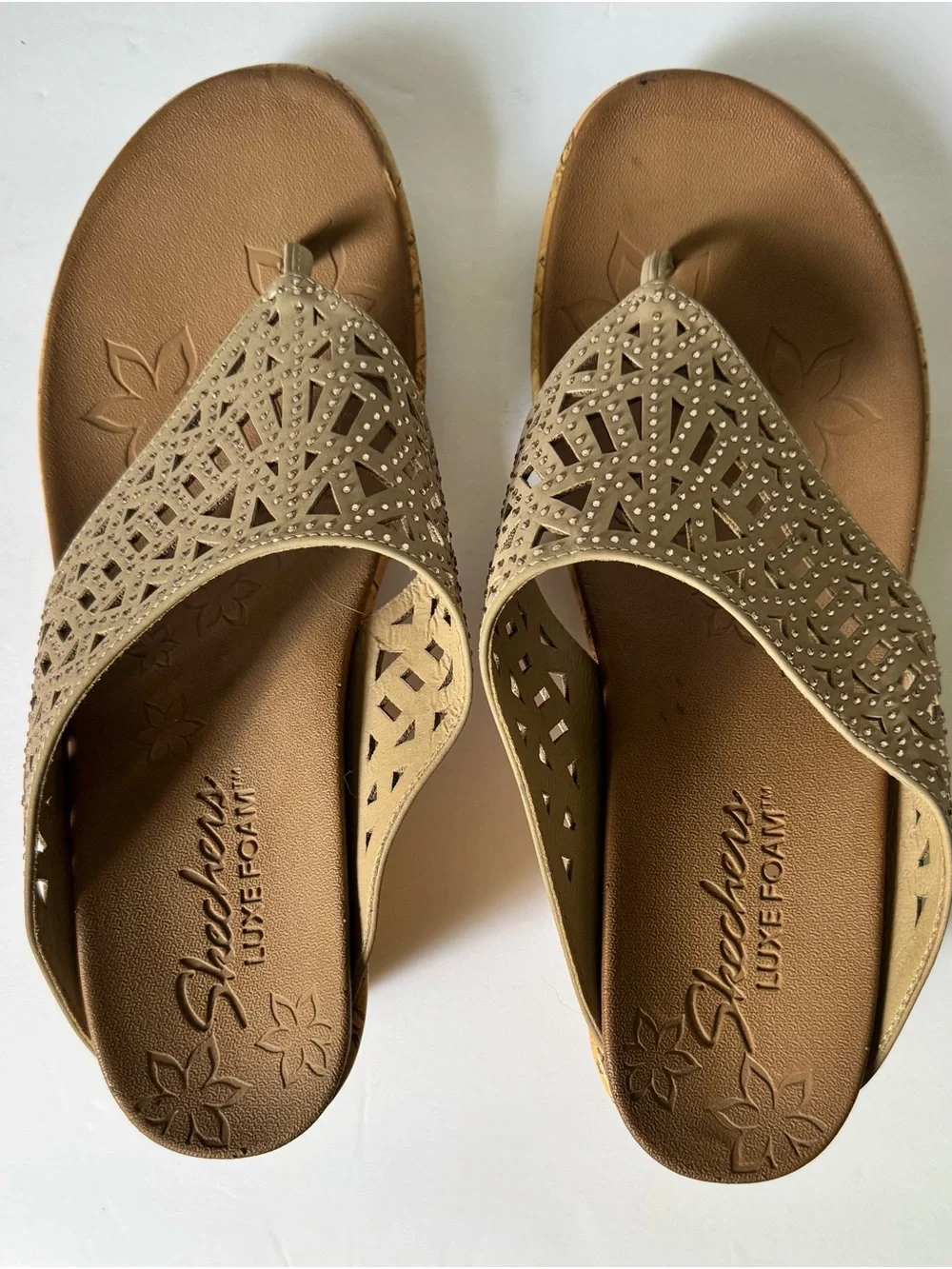 Skechers Women’s 11 Beverlee Sandals Tan Thong Wedge Cork Luxe Foam